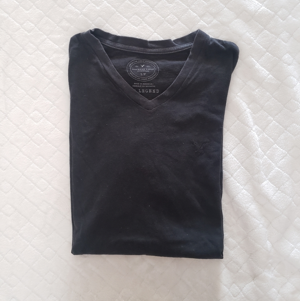 American Eagle AE mens v-neck t-shirt tee
